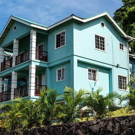 Golden Palms Apartment Кингстаун Екстериор снимка