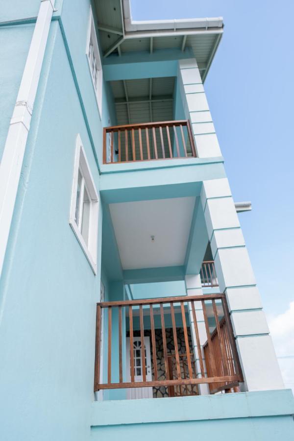 Golden Palms Apartment Кингстаун Екстериор снимка