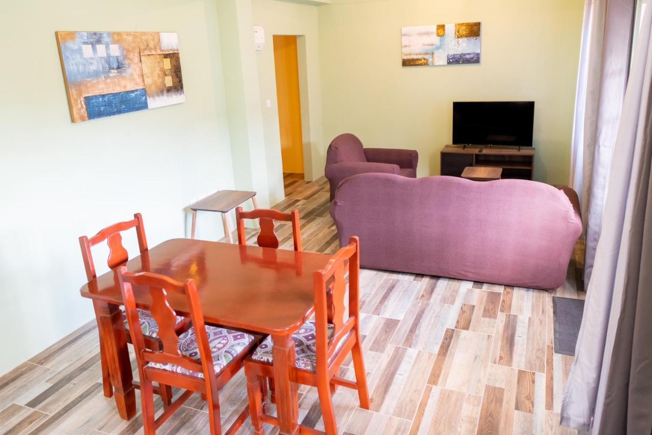 Golden Palms Apartment Кингстаун Екстериор снимка