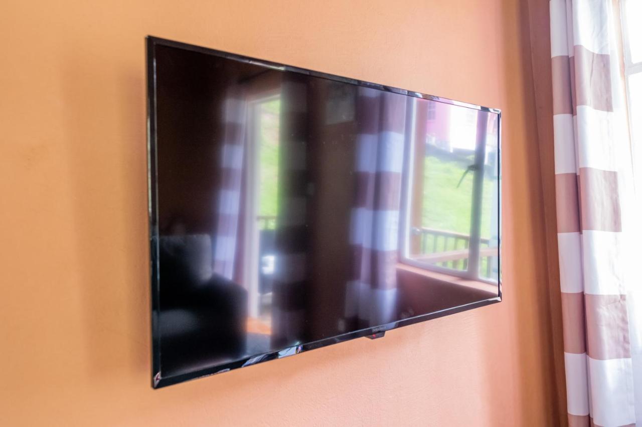 Golden Palms Apartment Кингстаун Екстериор снимка