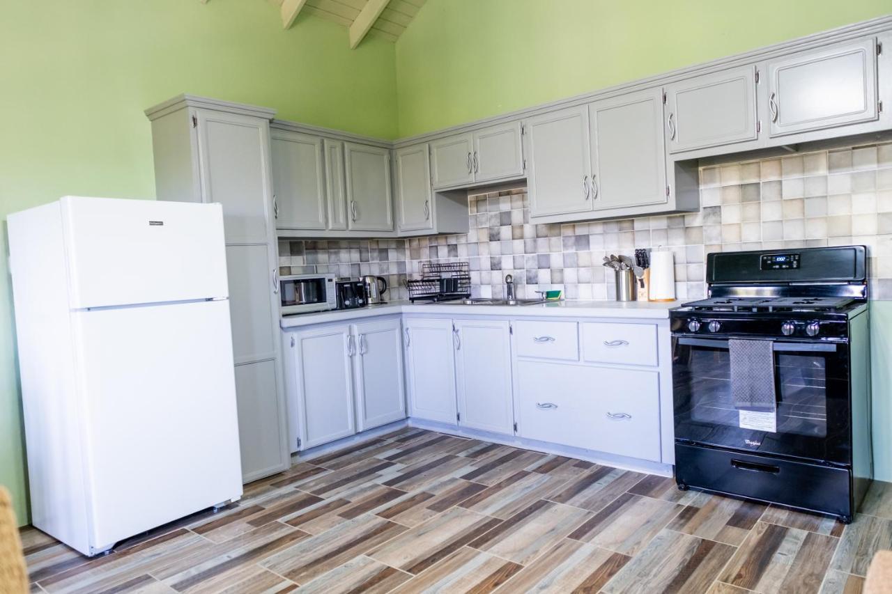 Golden Palms Apartment Кингстаун Екстериор снимка