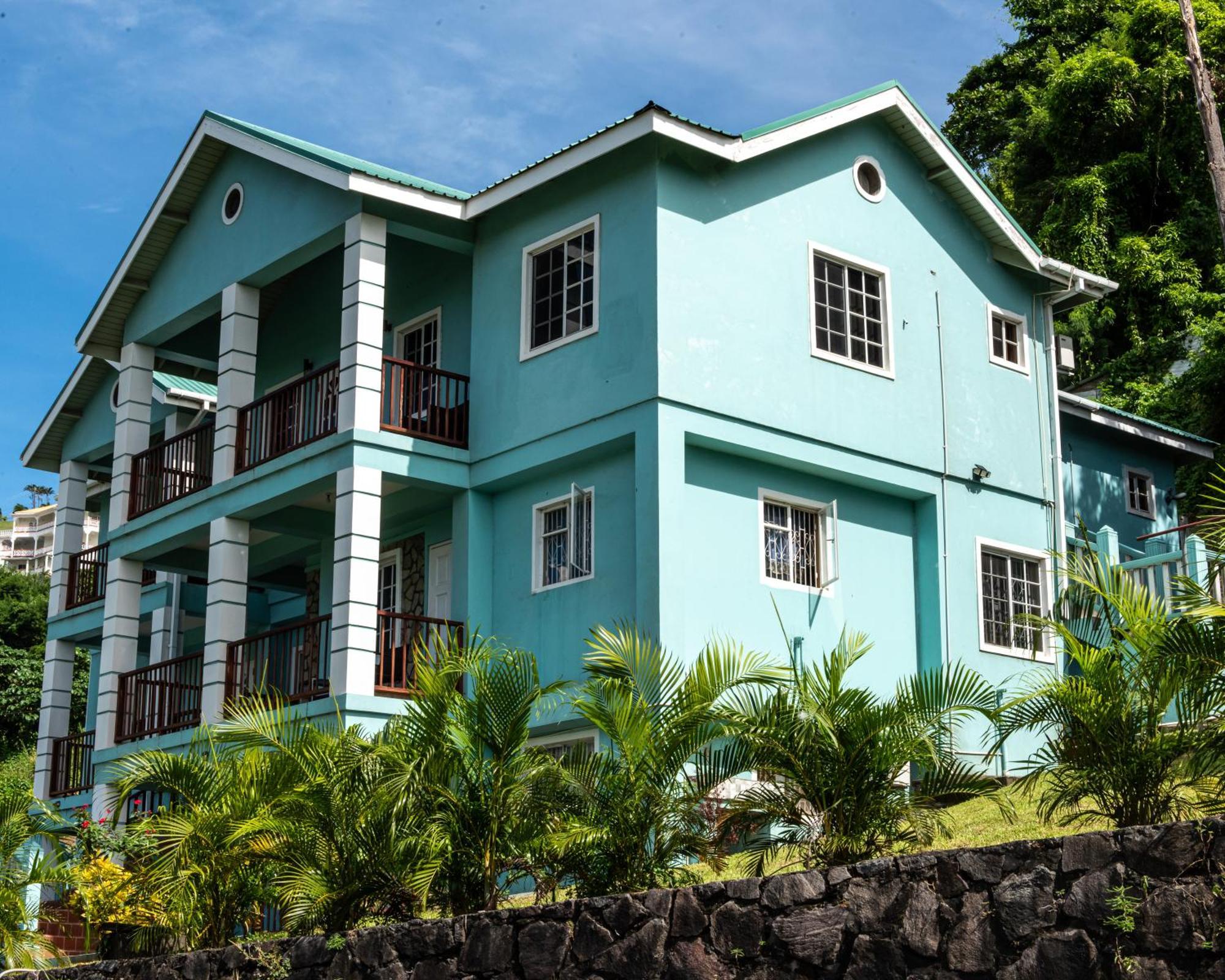 Golden Palms Apartment Кингстаун Екстериор снимка